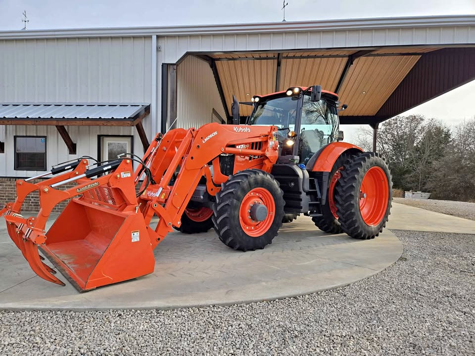 2023 Kubota M7-172 Deluxe